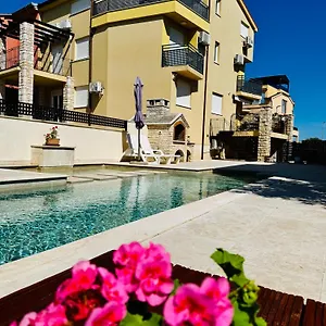  Apartment V&v Pool And Sea